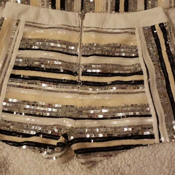 Sale*New endless rose sequin short set small - Picture 4 of 9